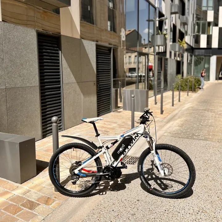 VTT électrifié par Mood, photographié dans Bordeaux