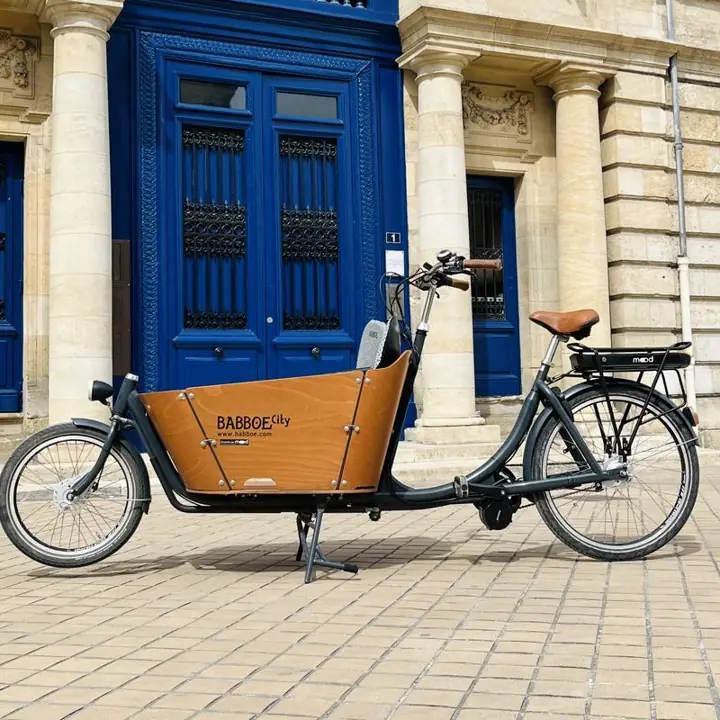 Biporteur électrifié par Mood, photographié dans Bordeaux