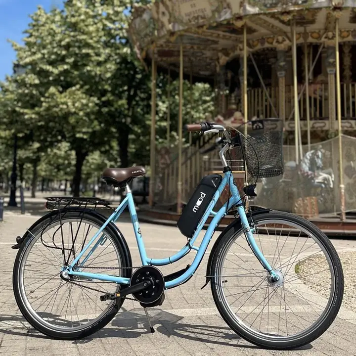 Vélo de ville électrifié par Mood, photographié dans Bordeaux