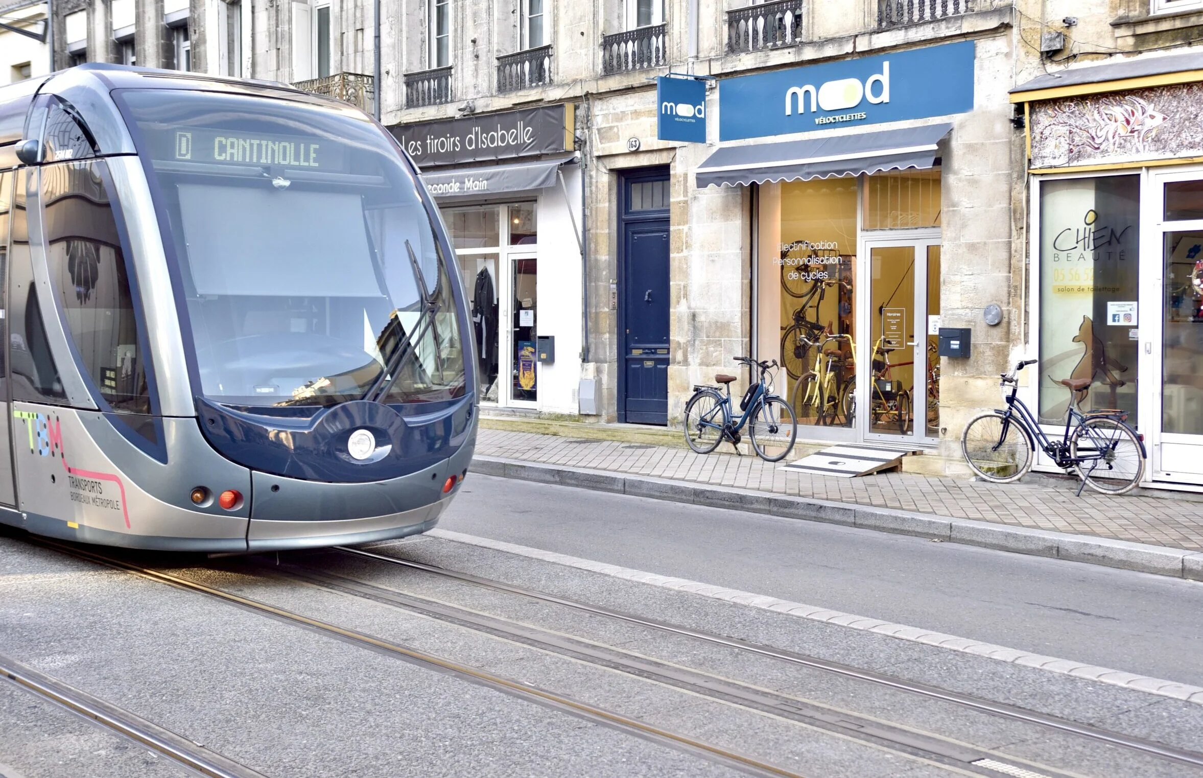 TRAM D Bordeaux MOOD Vélocyclettes